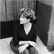 Soy una persona tremendamente activa y curiosa, y sobre todo, apasionada por la enseñanza. Espero que podamos conocernos y aprender juntos